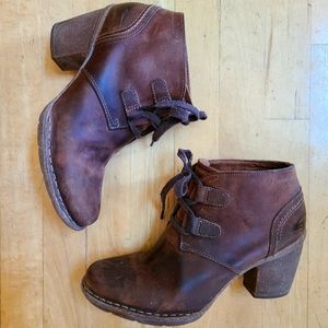 EUC Clarks Women's Carleta Lyon Brown Nubuck Size 10 Boots